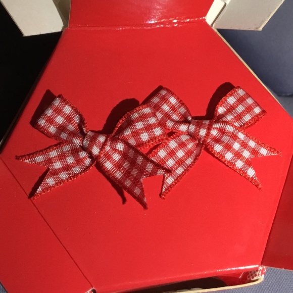 Avon Country Days Straw Hat Pin & Red Checked Bow Earrings~Vintage New in Box - Picture 5 of 9